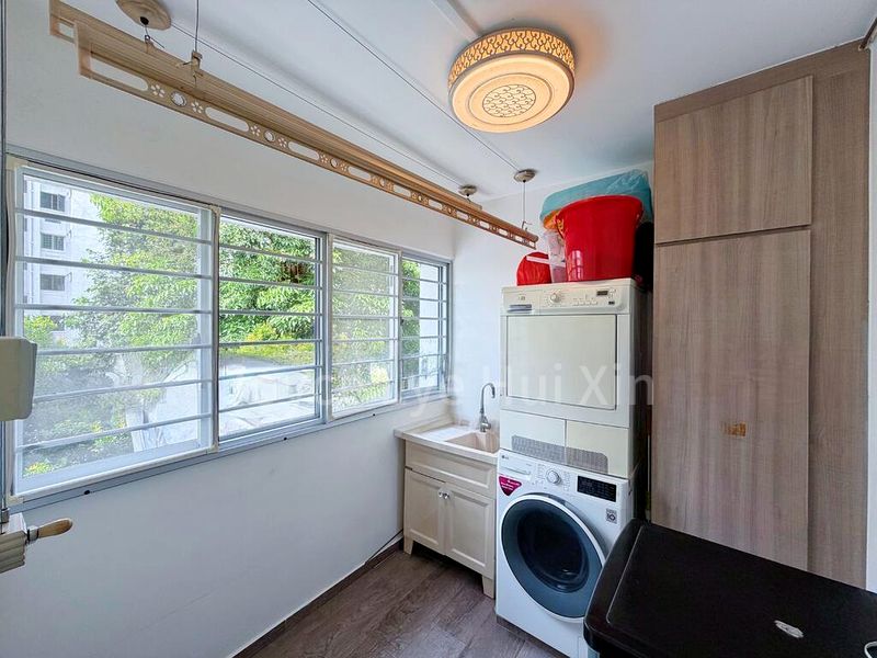 ANG MO KIO AVE 10 12