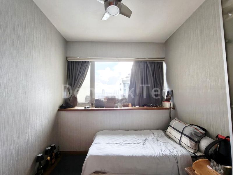 THE SERENADE @ HOLLAND 8