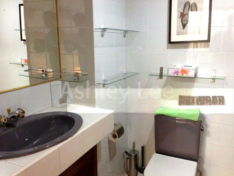 INTERNATIONAL PLAZA 3