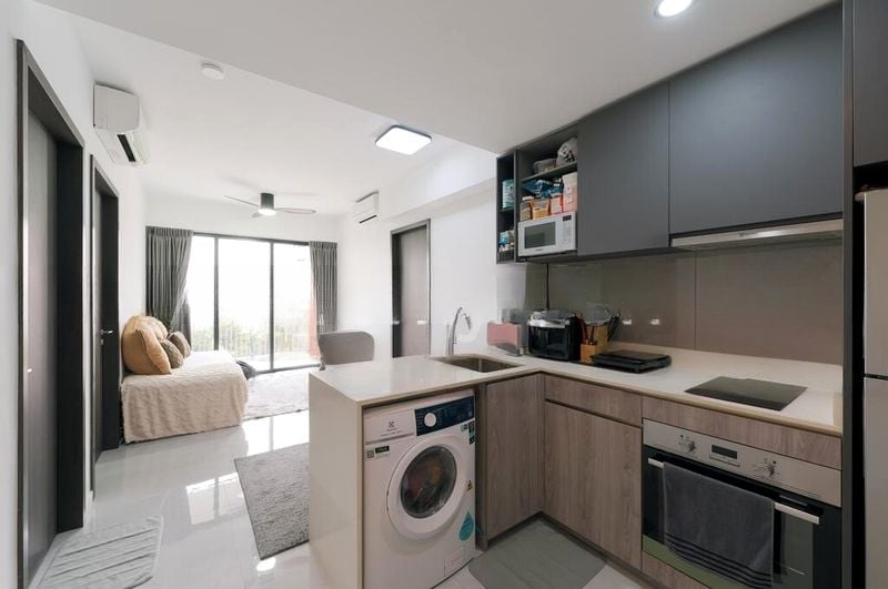 RIVERFRONT RESIDENCES 3