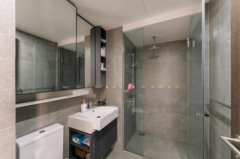 RIVERFRONT RESIDENCES 6