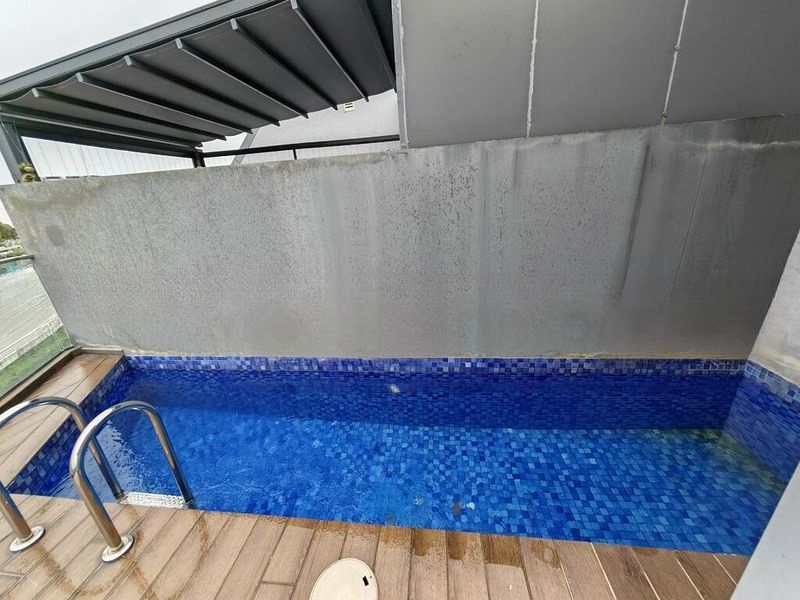 SUITES @ TOPAZ 13