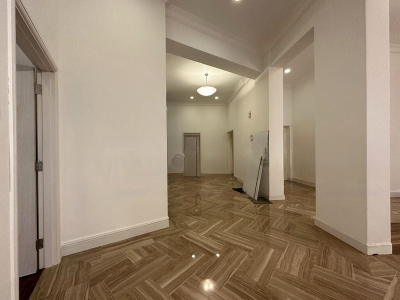 ORANGE REGENCY 4