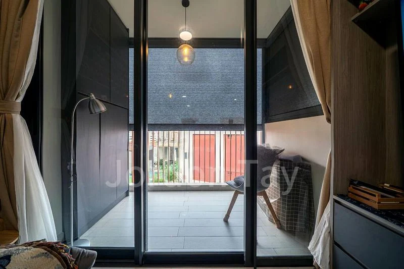 RIVERFRONT RESIDENCES 4