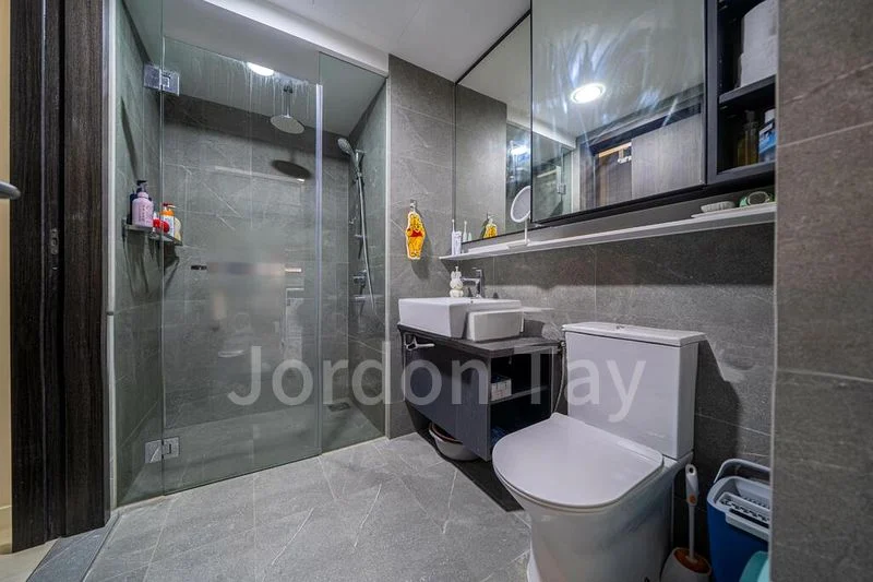 RIVERFRONT RESIDENCES 5