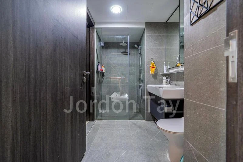 RIVERFRONT RESIDENCES 6