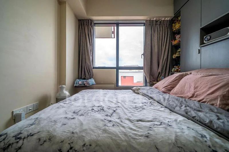 RIVERFRONT RESIDENCES 7