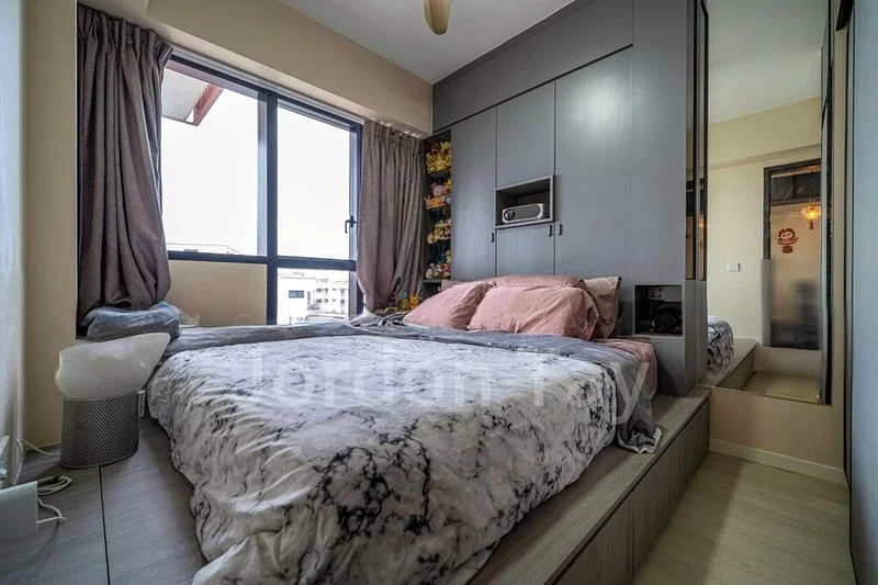 RIVERFRONT RESIDENCES 8