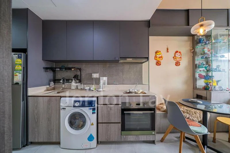 RIVERFRONT RESIDENCES 11