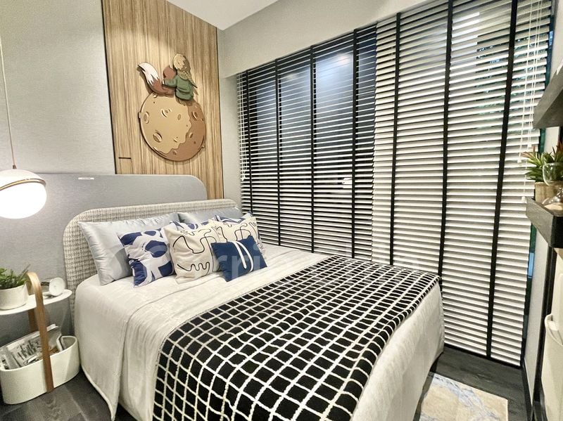 BLOSSOMS BY THE PARK 7