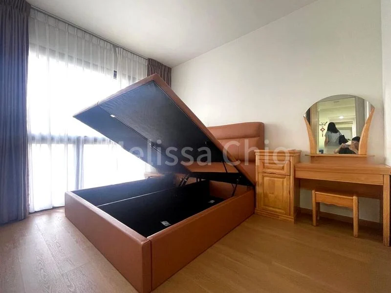 THE LAKEFRONT RESIDENCES 6