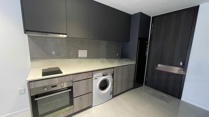 RIVERFRONT RESIDENCES 1