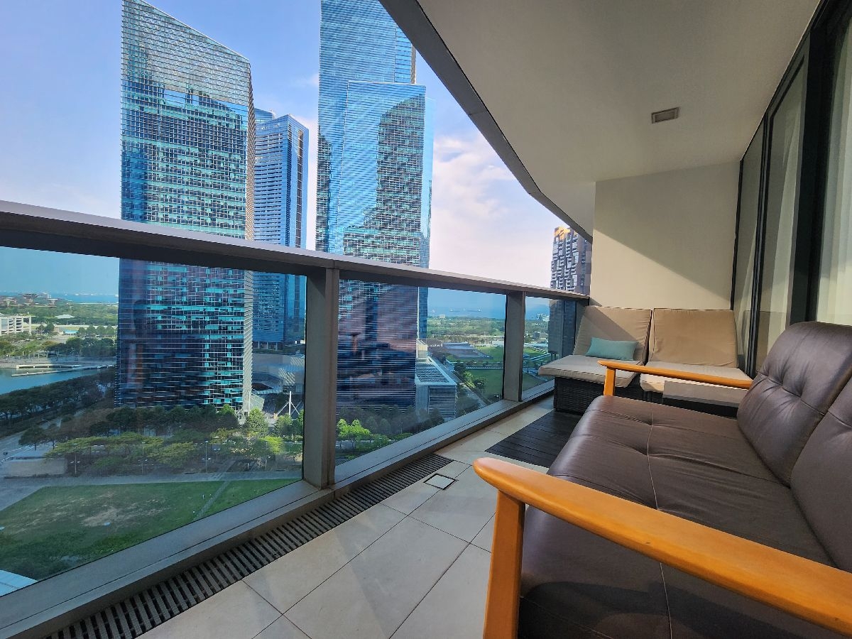 MARINA BAY SUITES 9