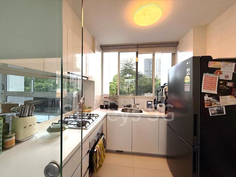 THE REGENCY AT TIONG BAHRU 9