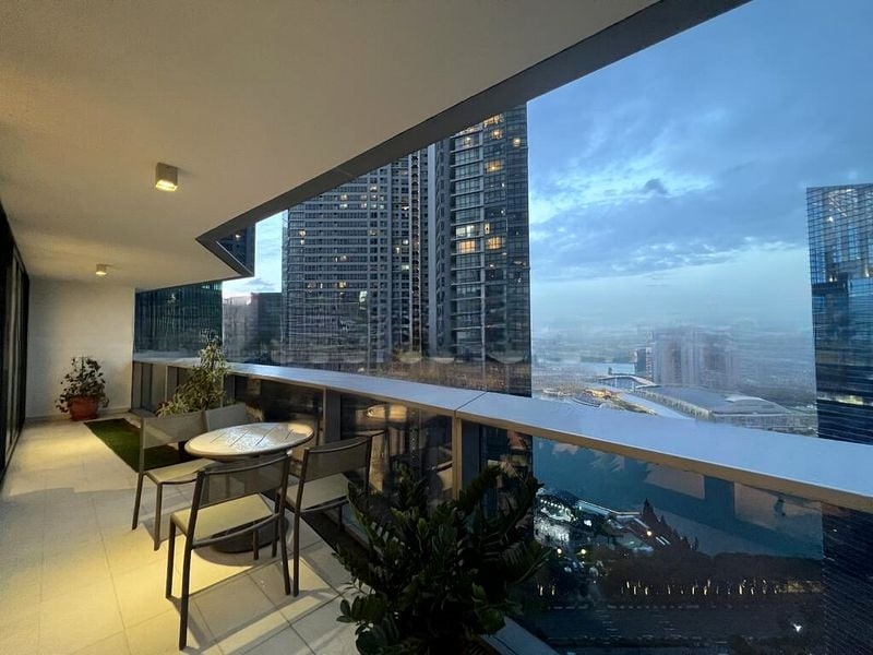 MARINA BAY SUITES 10