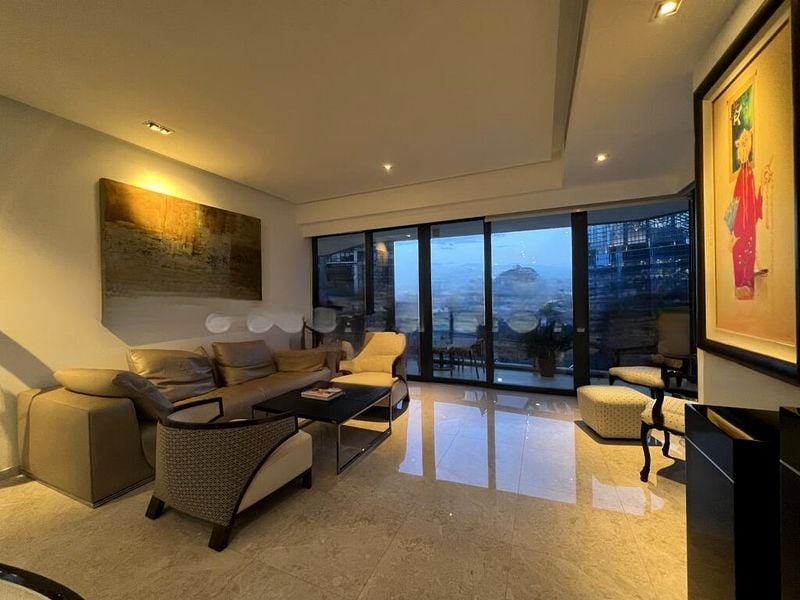 MARINA BAY SUITES 12