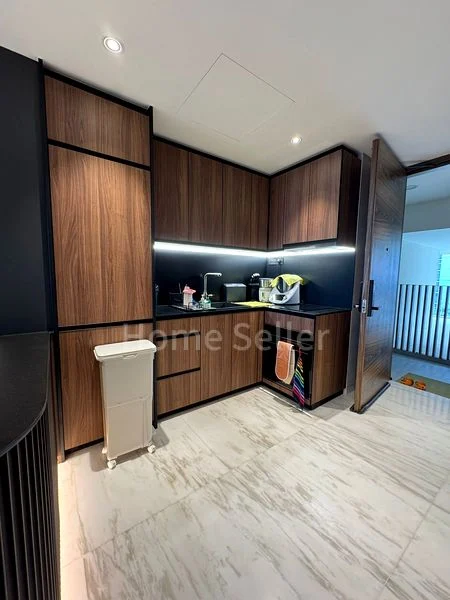 COASTLINE RESIDENCES 9