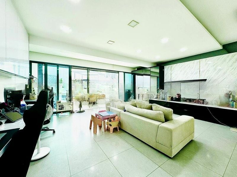THE BEVERLY 10