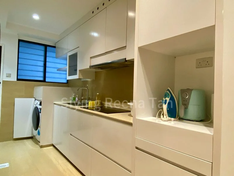 INTERNATIONAL PLAZA 4