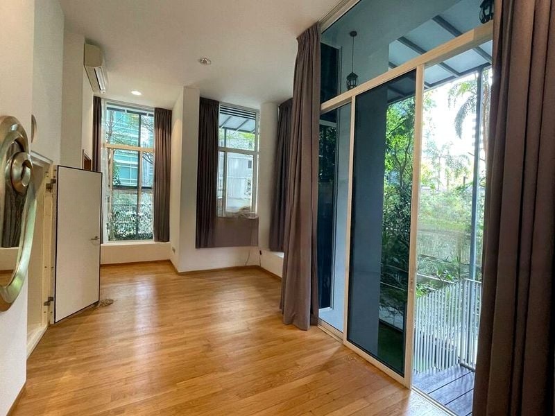 THE PEAK @ CAIRNHILL I 11