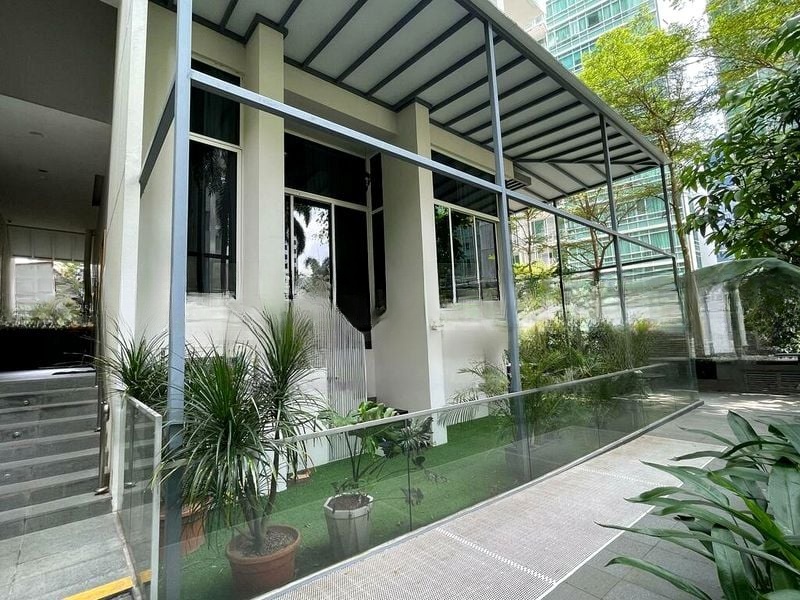 THE PEAK @ CAIRNHILL I 3