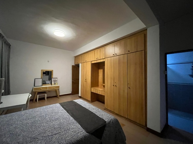 ELIZABETH TOWER 13