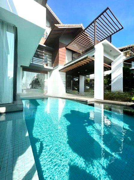 THE OCEANFRONT @ SENTOSA COVE 8
