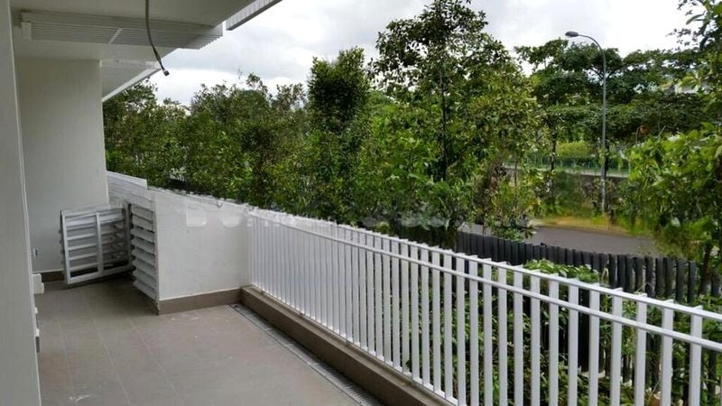 THE LAKEFRONT RESIDENCES 4