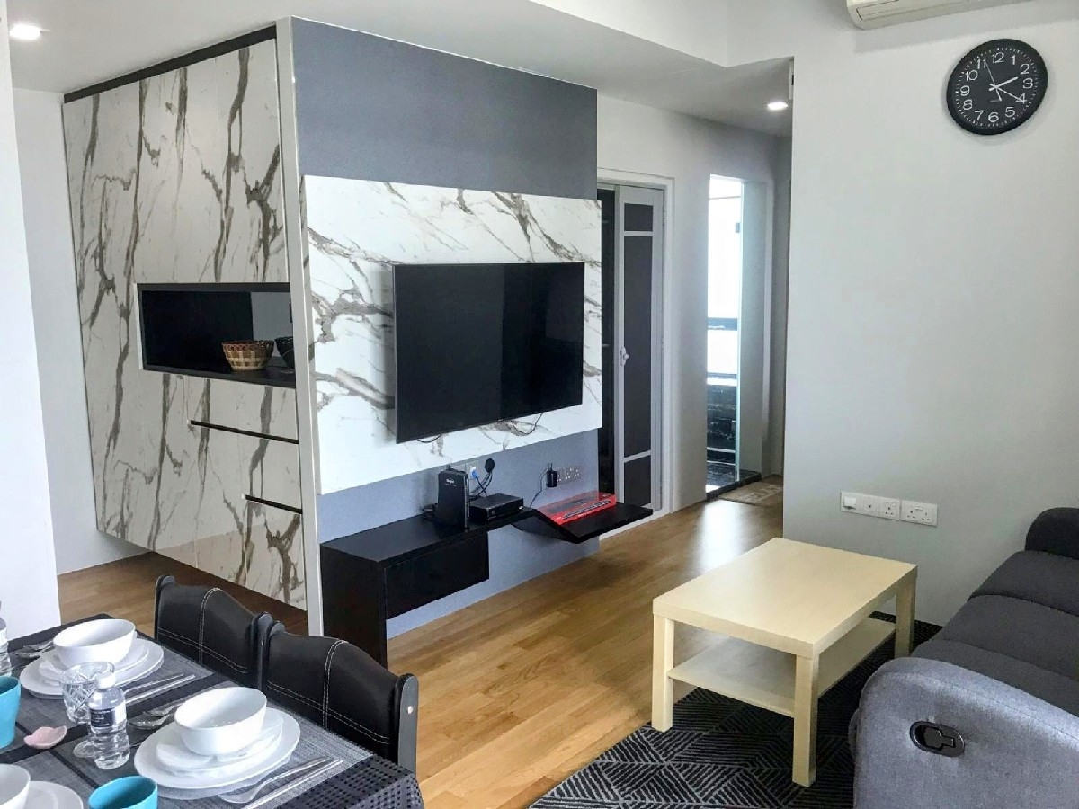 ILLUMINAIRE ON DEVONSHIRE 9