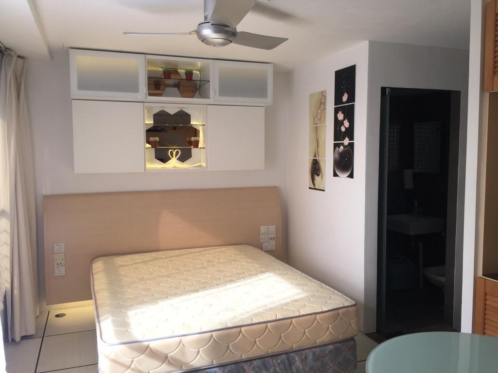 INTERNATIONAL PLAZA 8