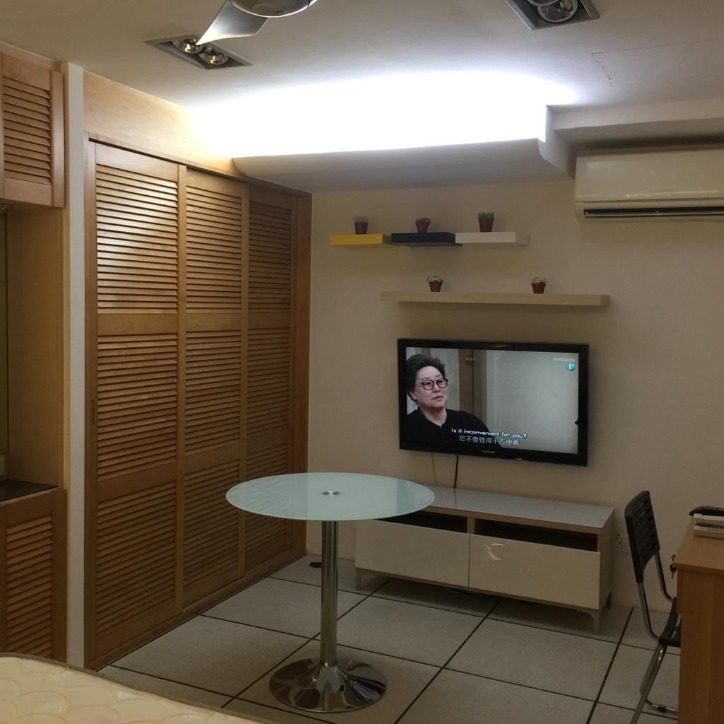 INTERNATIONAL PLAZA 9