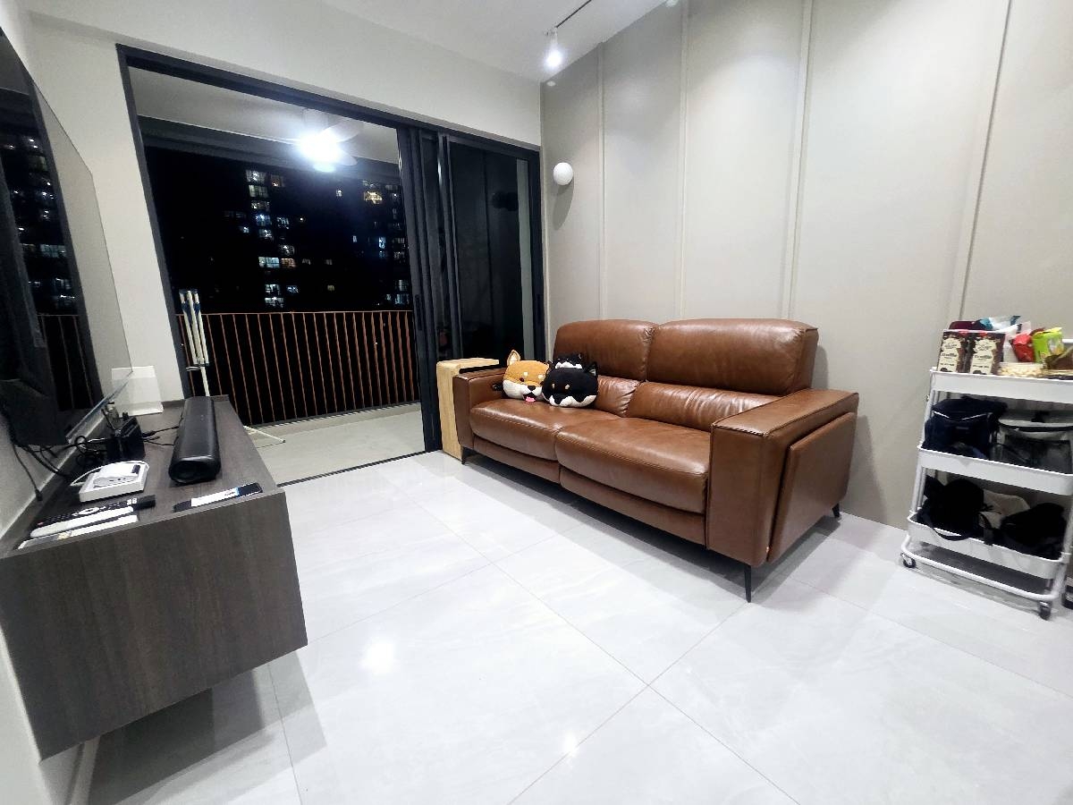 RIVERFRONT RESIDENCES 13