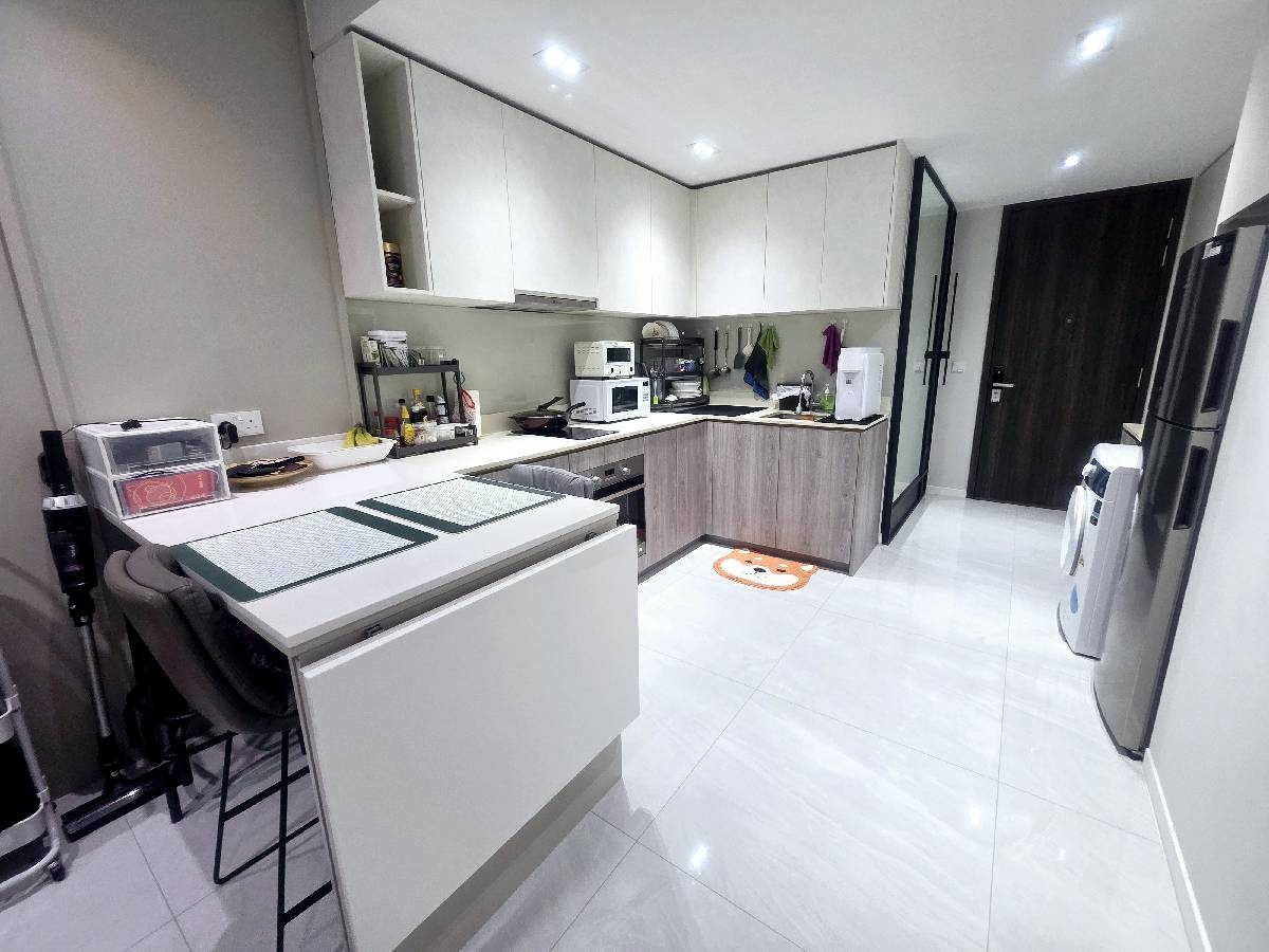 RIVERFRONT RESIDENCES 18