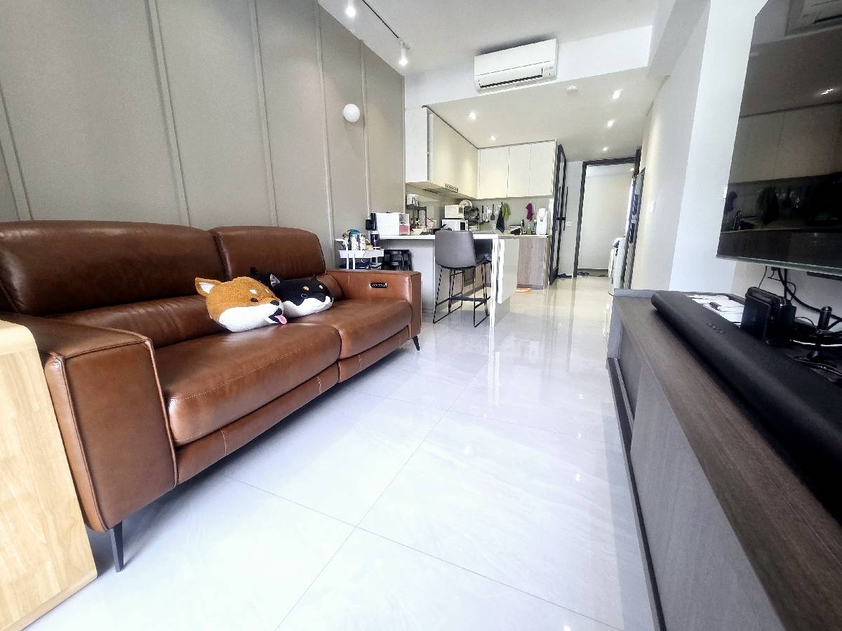 RIVERFRONT RESIDENCES 4