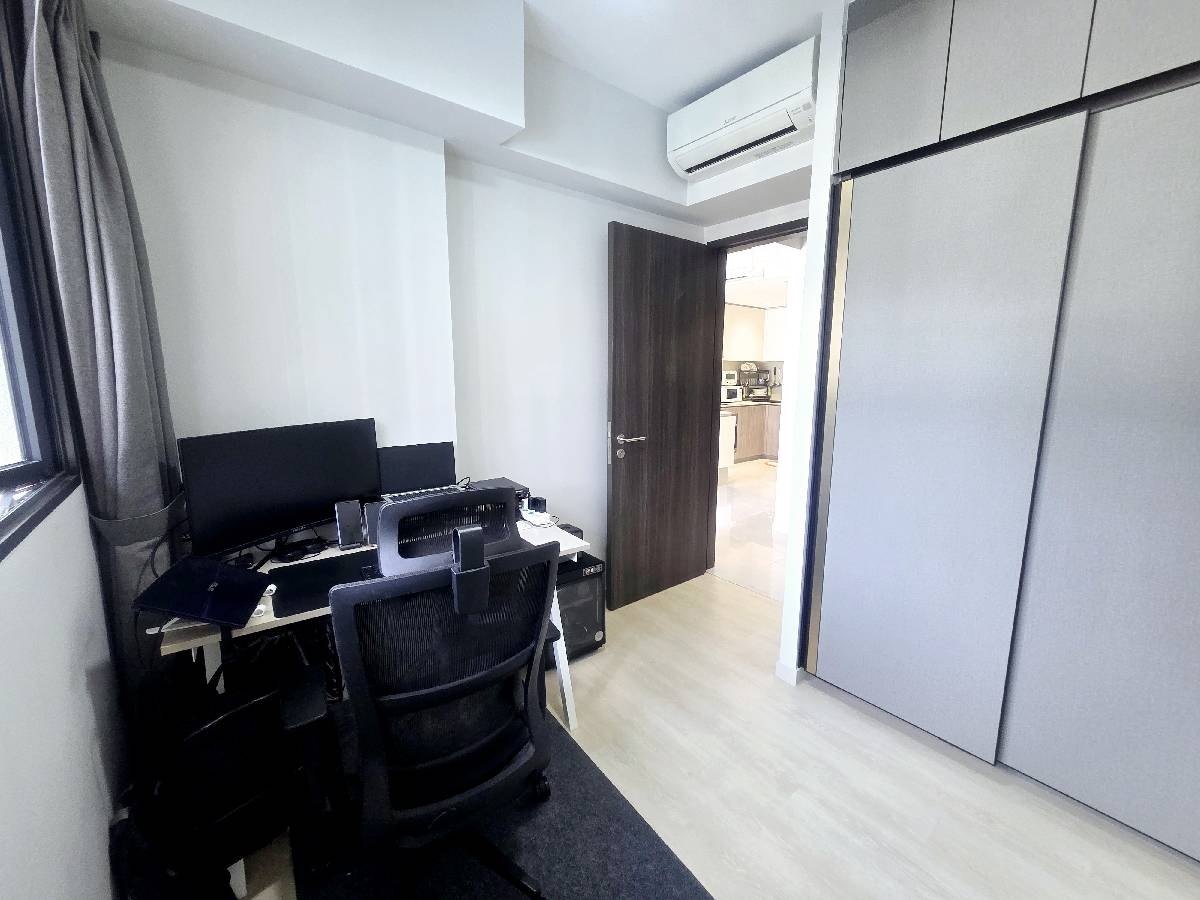 RIVERFRONT RESIDENCES 10