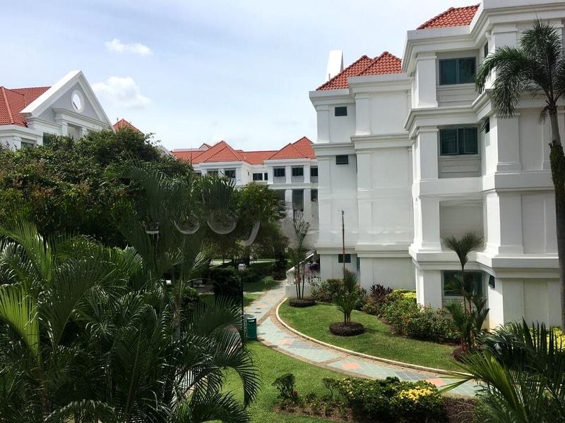STRATFORD COURT 9