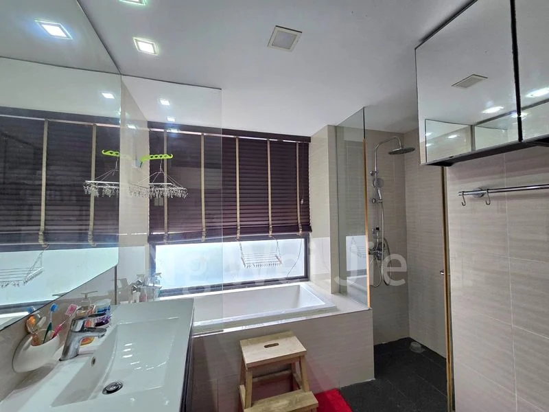 RIVERPARC RESIDENCE 10