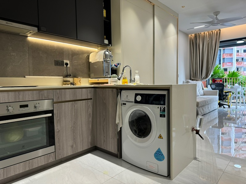 RIVERFRONT RESIDENCES 4