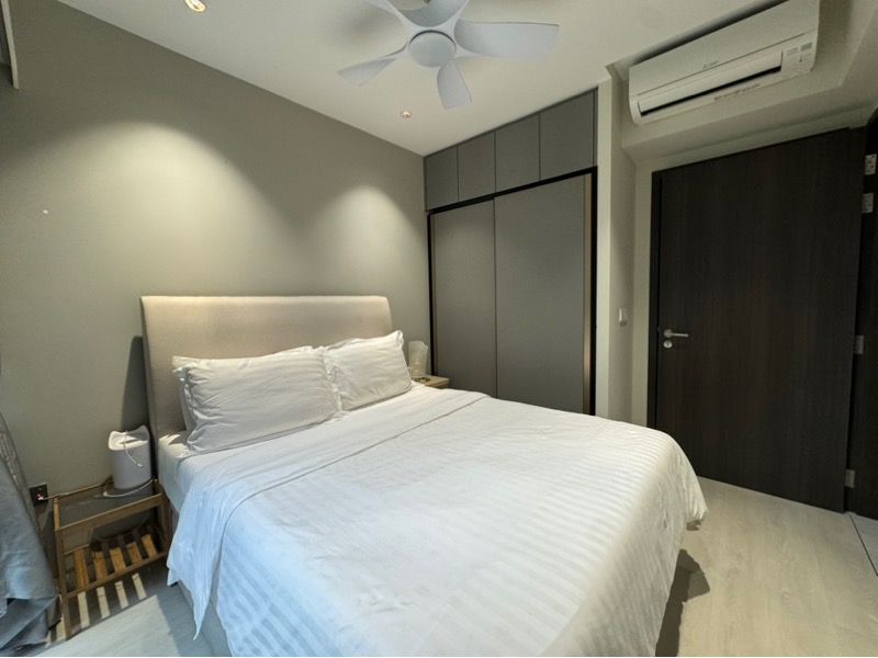 RIVERFRONT RESIDENCES 5