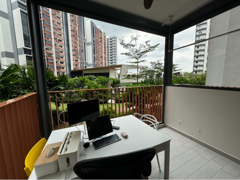 RIVERFRONT RESIDENCES 6