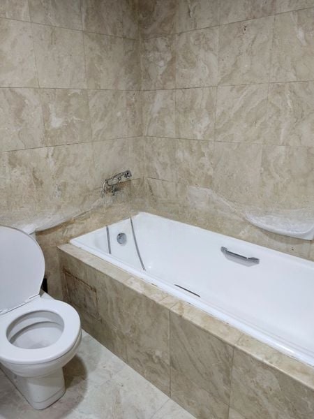 BURLINGTON SQUARE 12