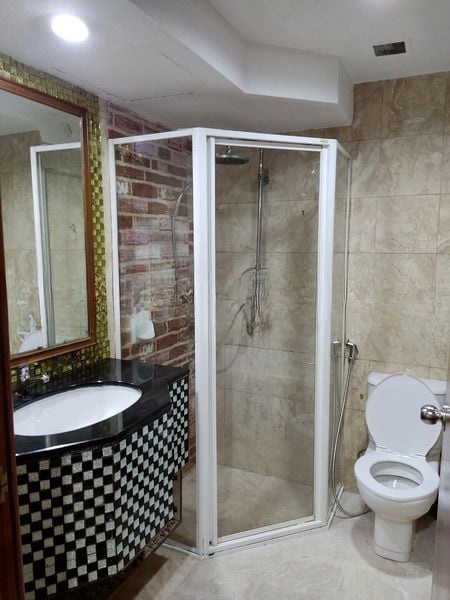 BURLINGTON SQUARE 13