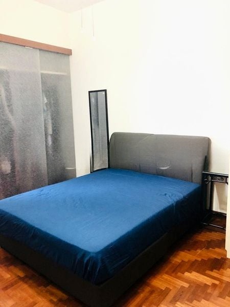 LLOYD COURT 6