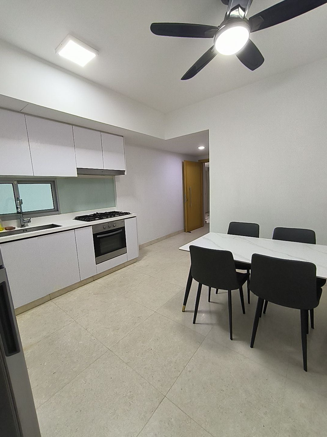 EIGHT RIVERSUITES 18