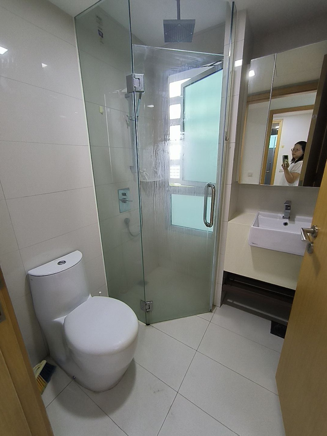 EIGHT RIVERSUITES 22