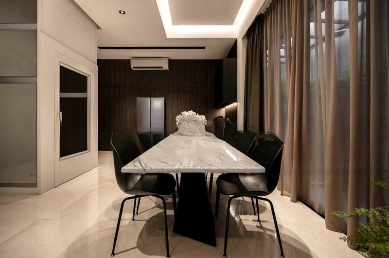 LUXUS HILLS 15
