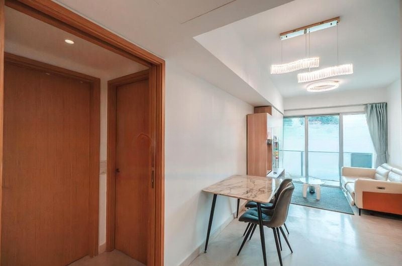 EIGHT RIVERSUITES 10