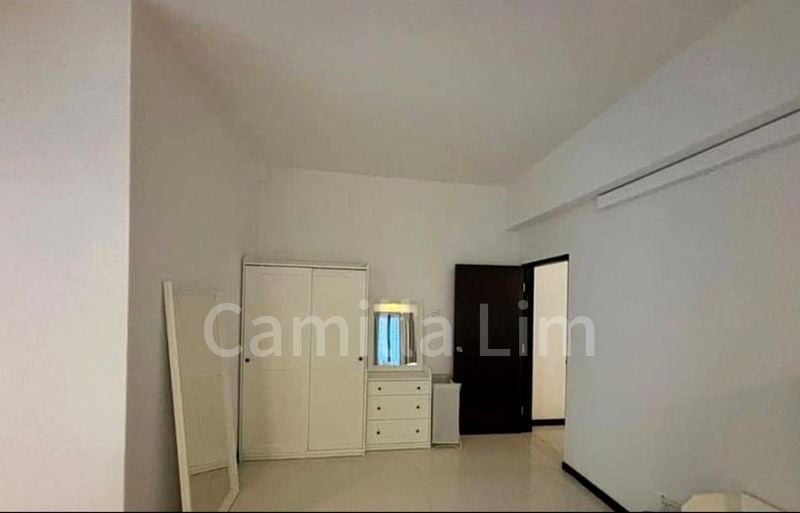 EMERALD APARTMENTS 4