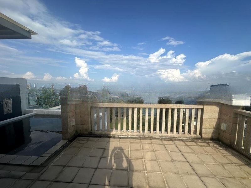 THE BERTH BY THE COVE 12