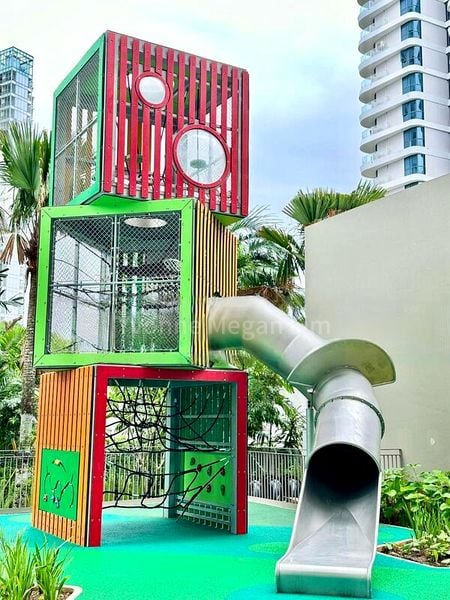 COASTLINE RESIDENCES 12